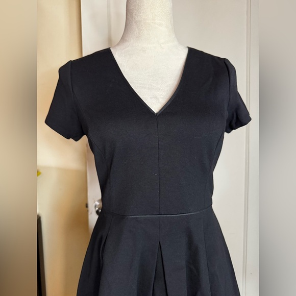 Banana Republic Skater Dress pleated Circle Skirt flirty feminine cocktail noir - Picture 6 of 11